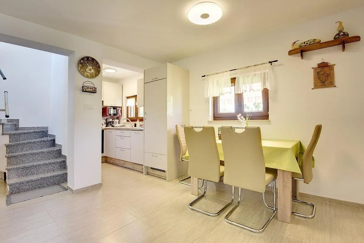 Holiday Home Sandi Pula 0*,