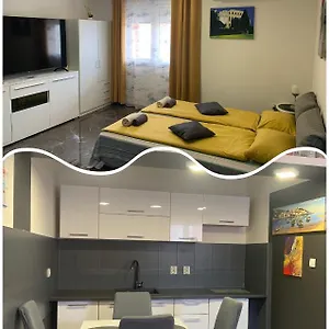 Studio Dama Blizina Amfiteatra I Bus Kolodvora ,Besplatan Privatni Parking,Self-Check- In Pula