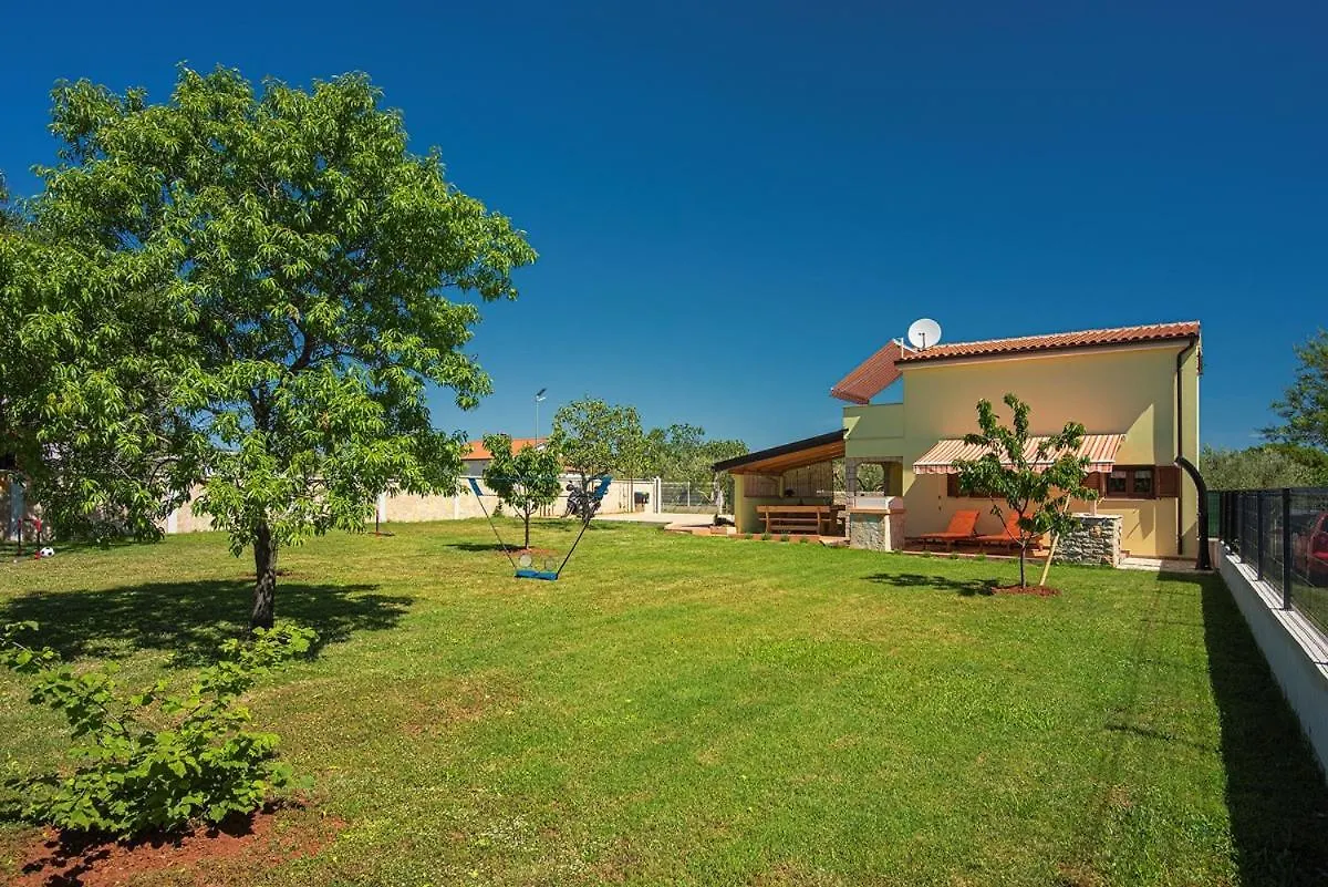 Holiday Home Sandi Пула